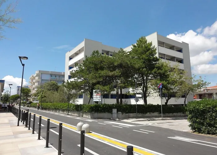 Bright Flat With A Large Balcony Μπιμπιόνε